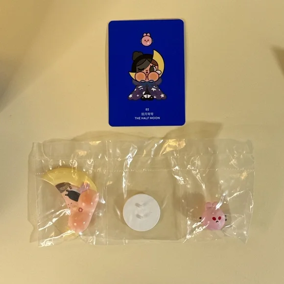 Crybaby Crying to the Moon • Half Moon • POPMART - Picture 8 of 10